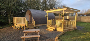 Campsie Luxury Pods with hot tub